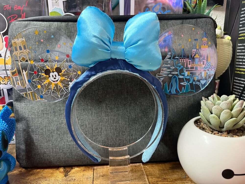 EUC Disney Parks Light Up Park Icons Minnie Ears Headband